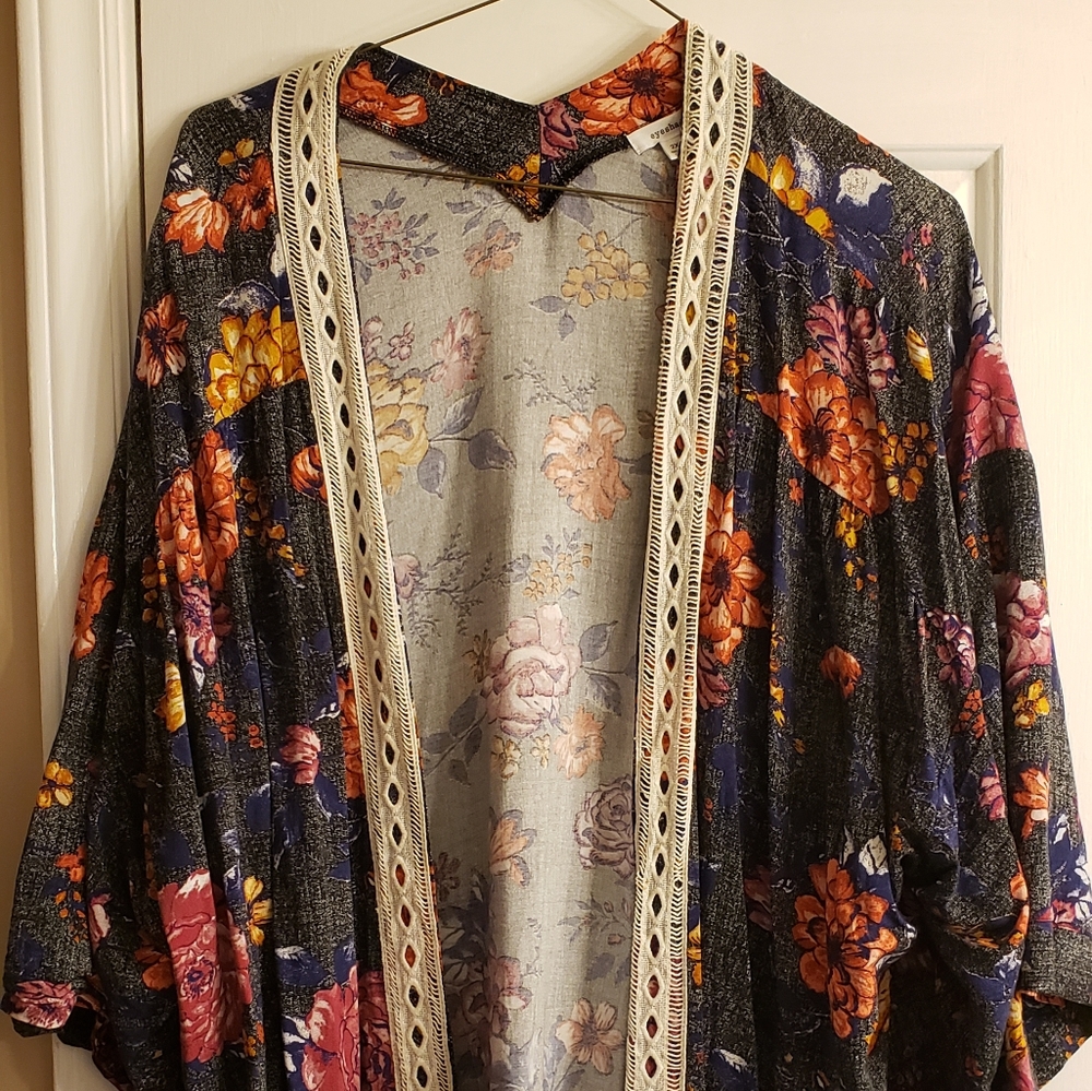 Eyeshadow Kimono